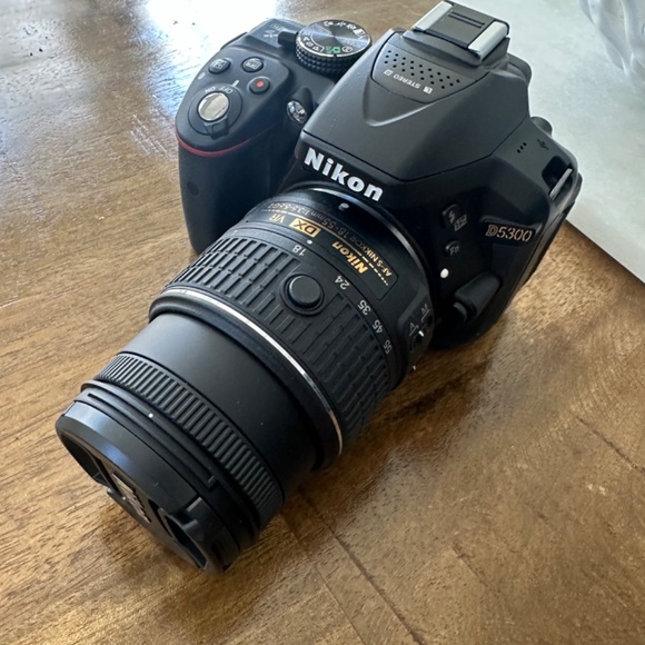 Nikon D5300 24.2 MP Digital SLR Camera - Black (18-55mm f/3.5-5.6G ED VR Lens) - Picture 1 of 5